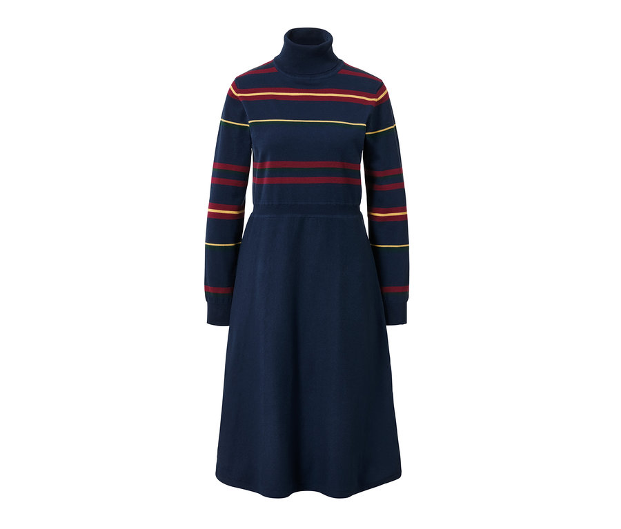 Robe en maille bleue à col roulé avec motif rayé.