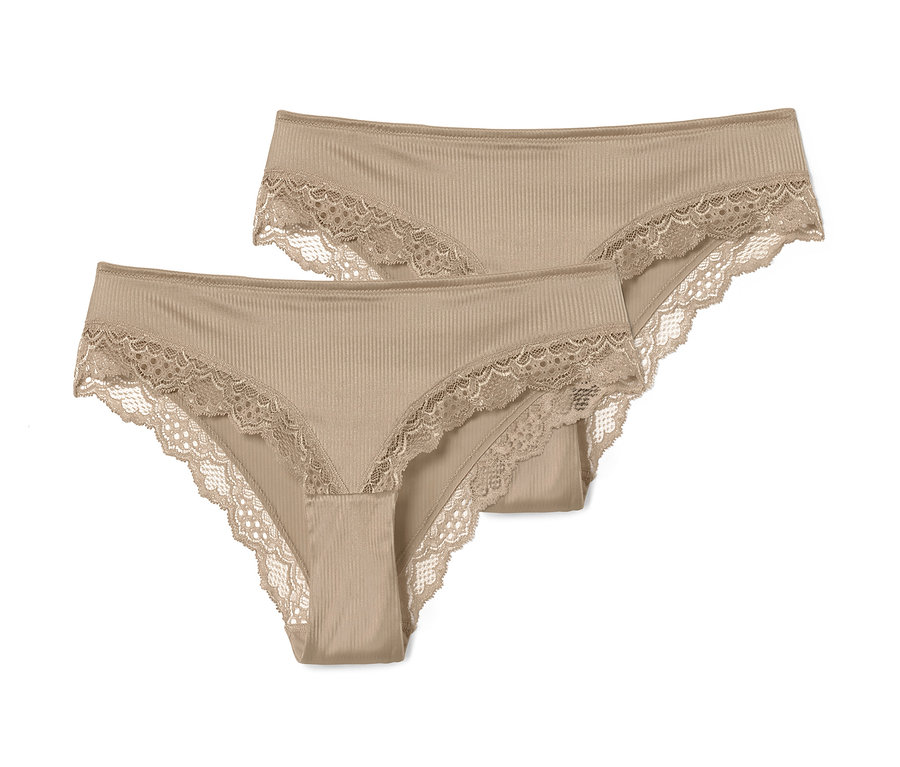 Deux slips brésiliens beige avec de la dentelle.