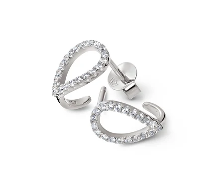 Deux clous d’oreilles en argent 925 avec des pierres sur fond blanc.