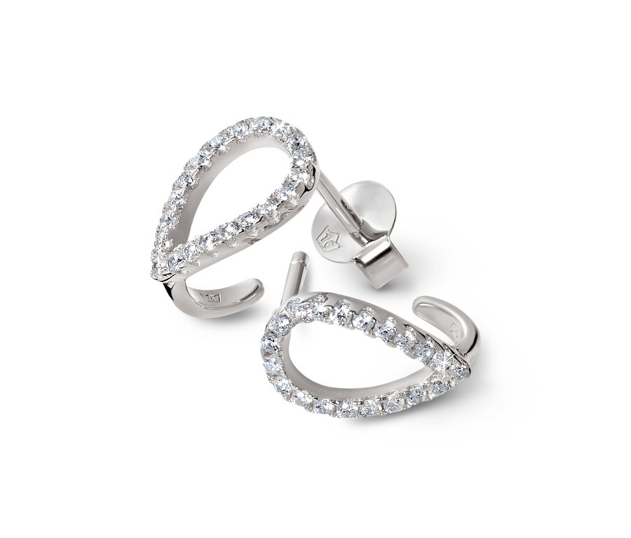 Deux clous d’oreilles en argent 925 avec des pierres sur fond blanc.