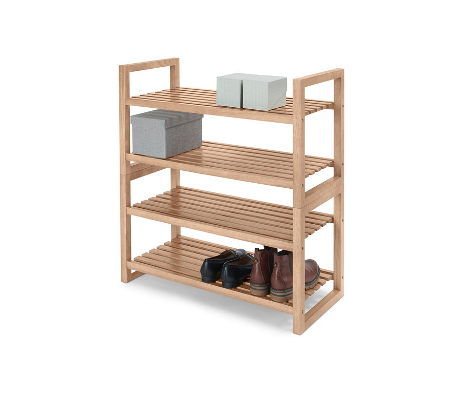 Étagères superposables à quatre niveaux en bois massif avec des boîtes et des chaussures rangées dessus.