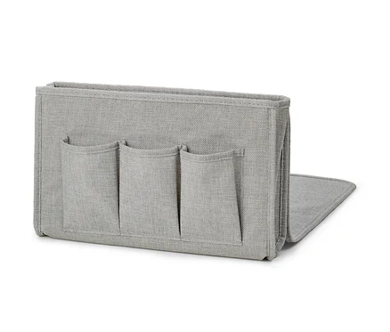 Rangement de lit ou canapé gris avec des poches.
