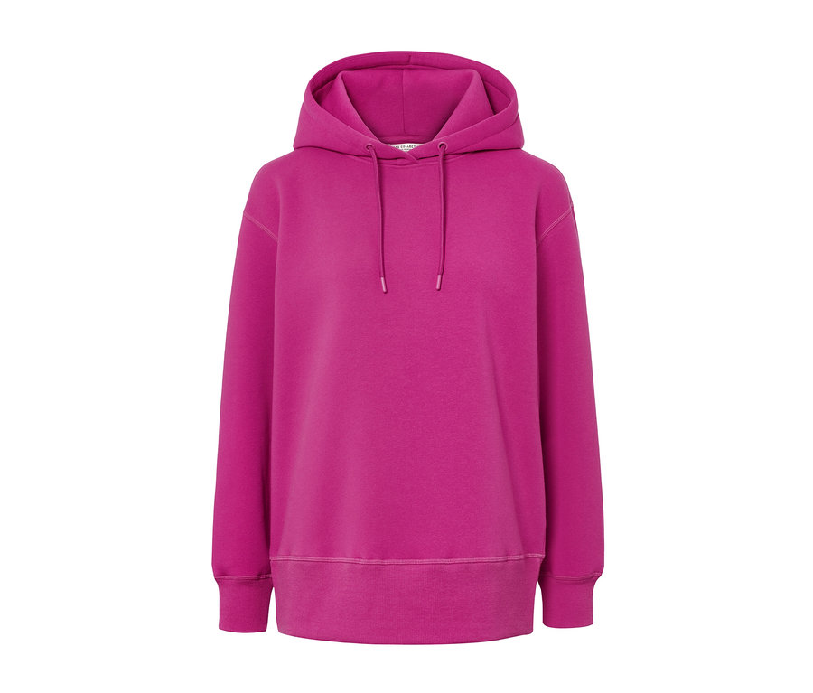 Un sweatshirt à capuche rose.