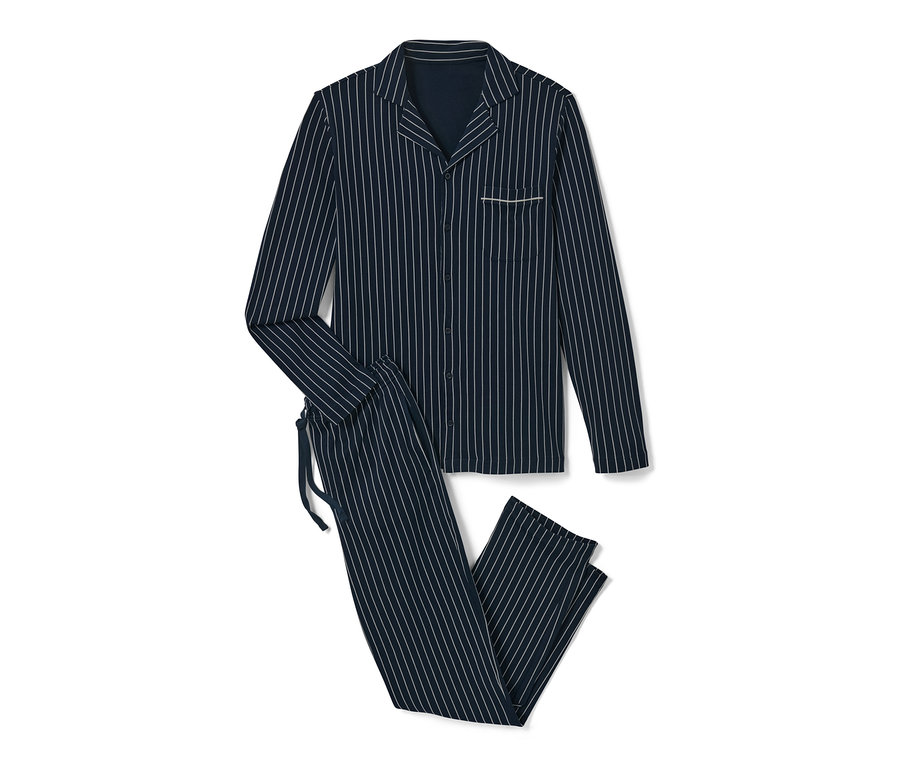 Un pyjama bleu rayé avec des manches longues et un pantalon.