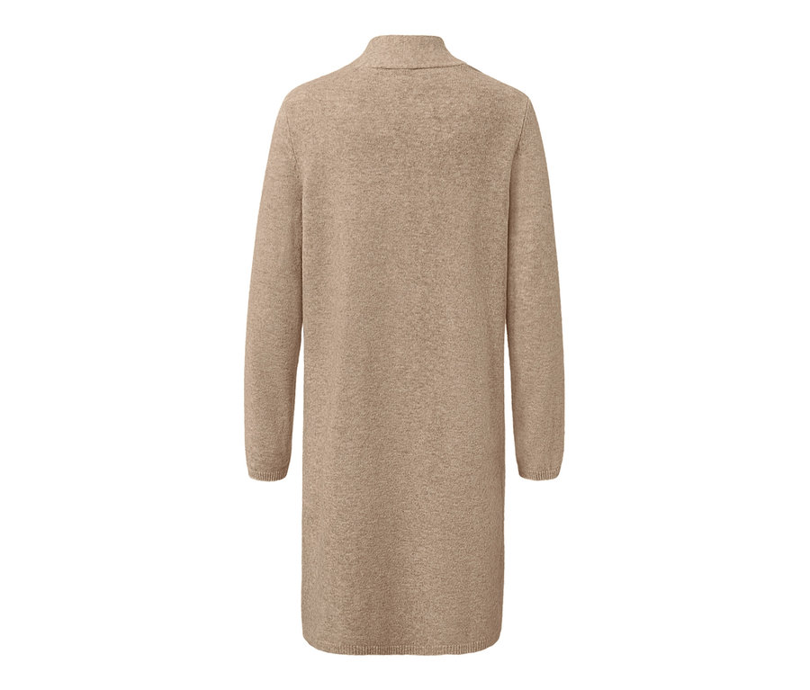 Le dos d'un cardigan long ouvert est visible.