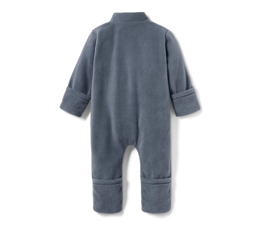 Combinaison en polaire bleue pour bébé vue de dos.