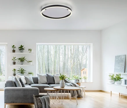 Salon avec canapé gris et plafonnier LED JUST LIGHT . LED Deckenleuchte »Ritus«.