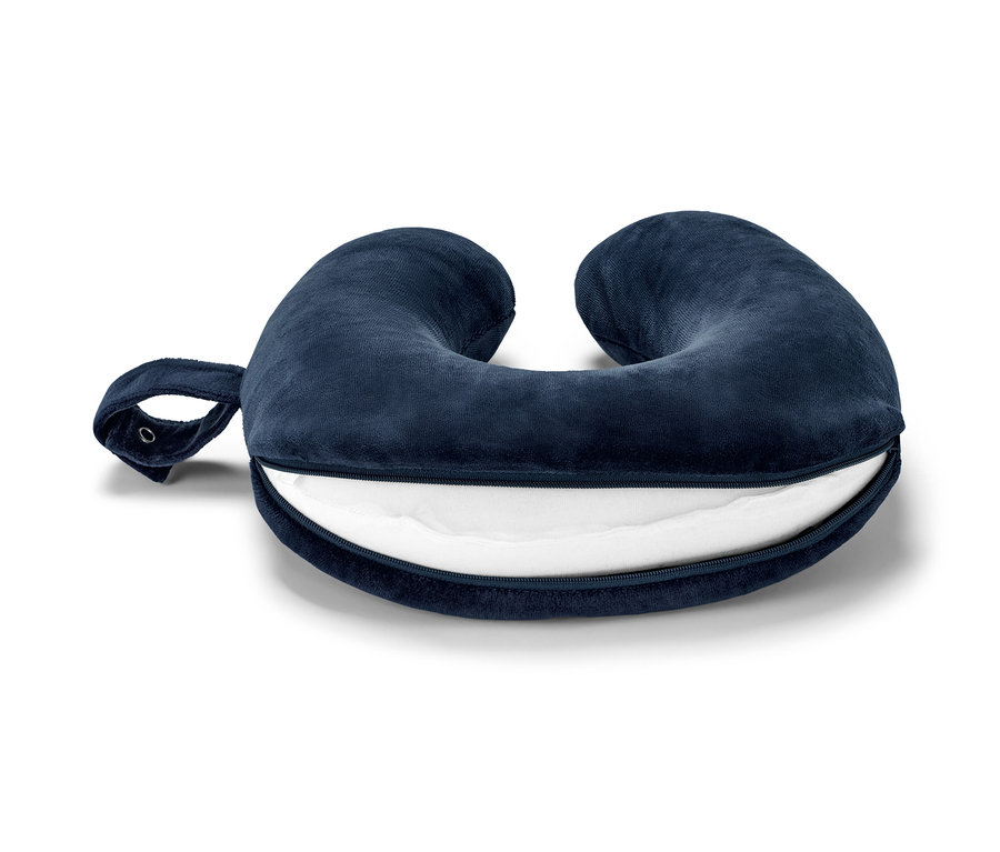 Un coussin de nuque bleu marine en mousse à mémoire de forme avec fermeture éclair.