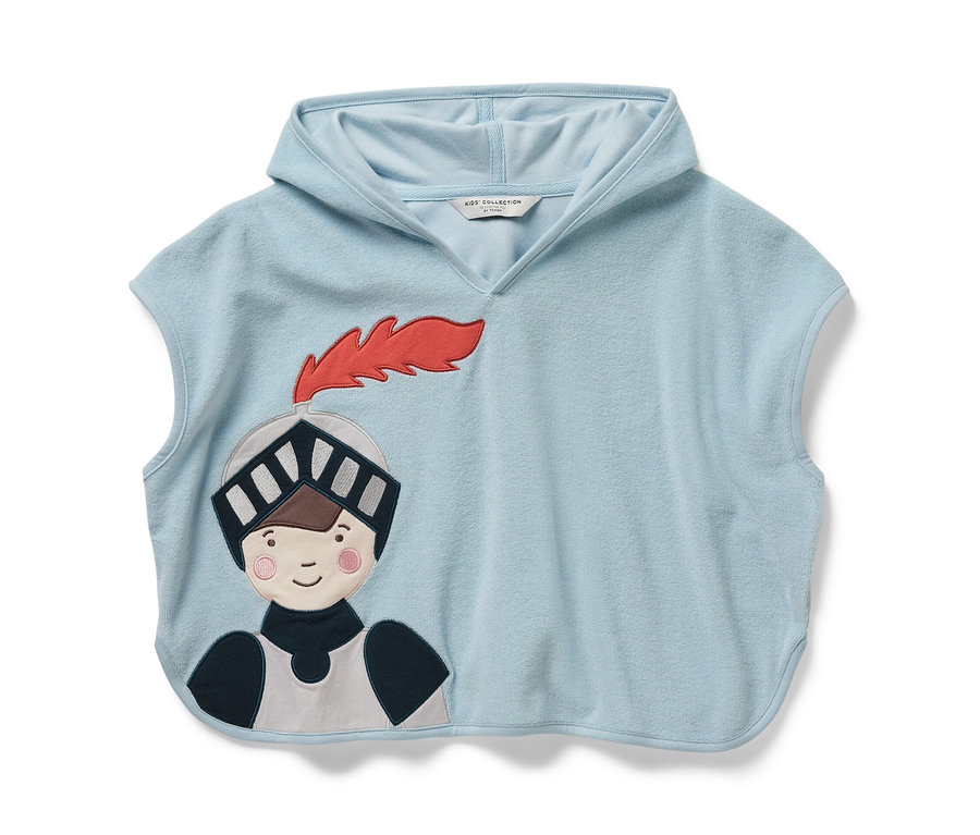 Poncho en éponge bleu clair avec capuche. Un chevalier est cousu sur le poncho.