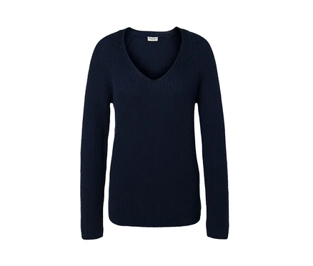 Pull en maille bleu foncé avec un col en V.