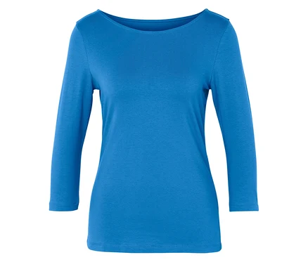 T-shirt bleu à manches trois-quarts.