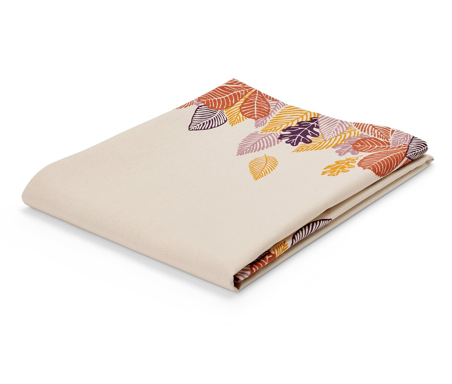 Tissu beige plié avec un imprimé de feuilles dans les tons orange, violet et jaune.