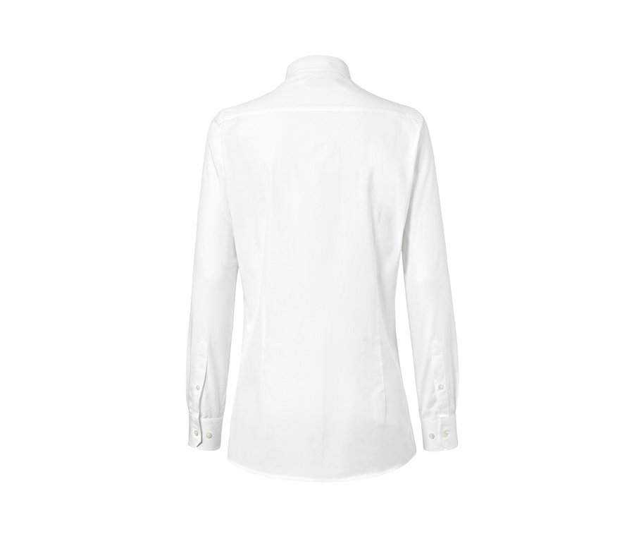 Détail du dos d'une chemise Oxford blanche, coupe ajustée.