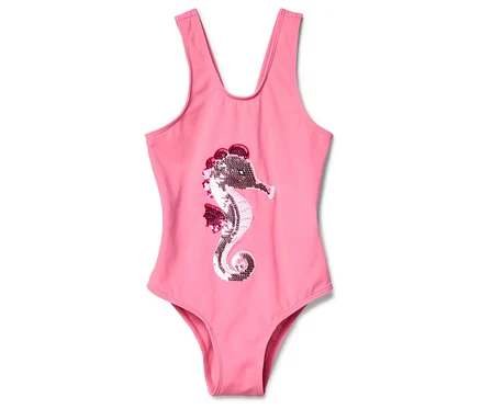 Un maillot de bain rose avec un motif d'hippocampe scintillant sur le devant.