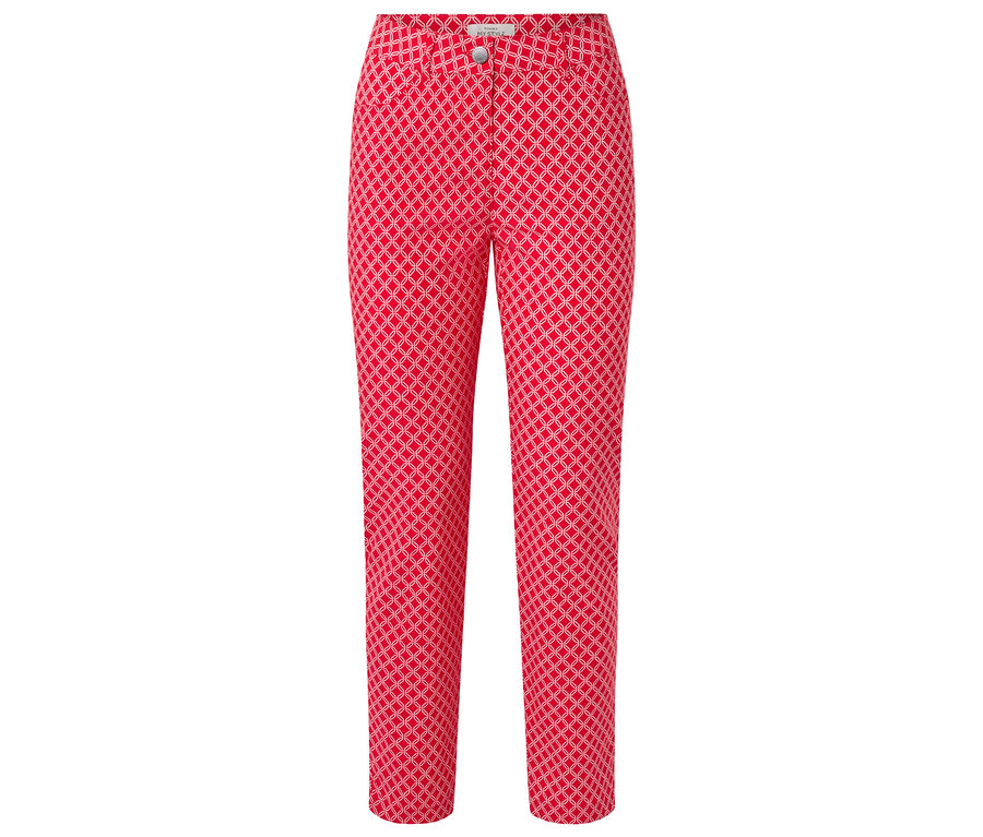 Un pantalon rouge avec un motif losanges blanc.