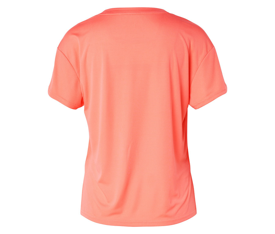 Gros plan sur le dos d'un t-shirt corail.