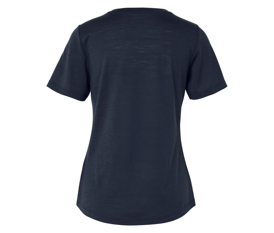 Gros plan sur un t-shirt bleu foncé vu de dos.