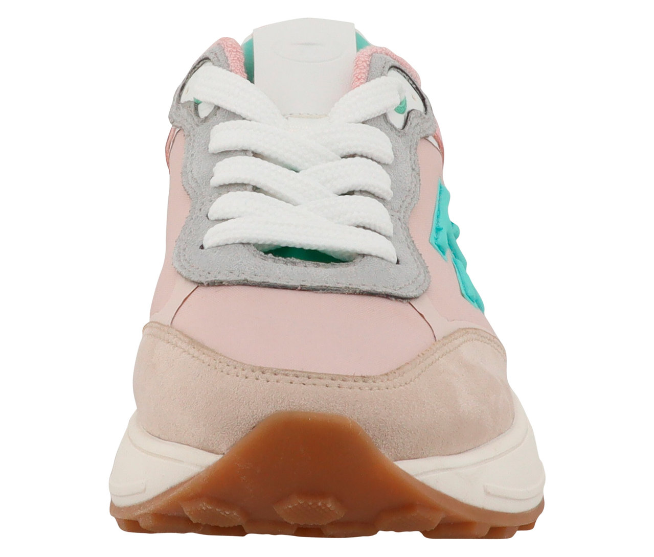 Gros plan d'une basket rose avec des lacets blancs et un logo turquoise.