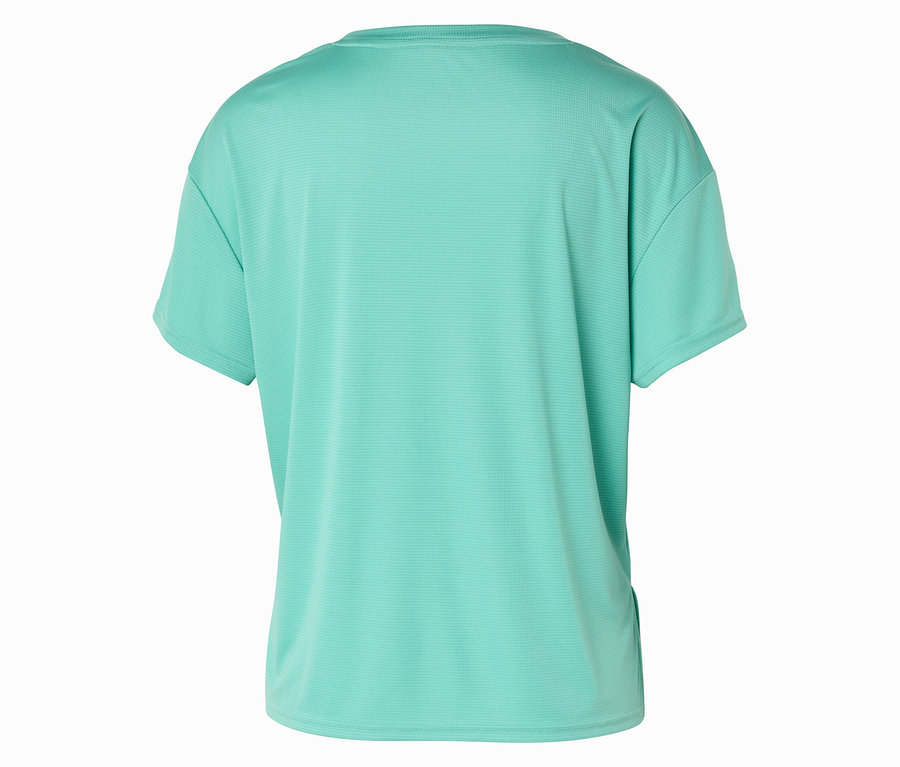 Gros plan sur un t-shirt vert clair à manches courtes.