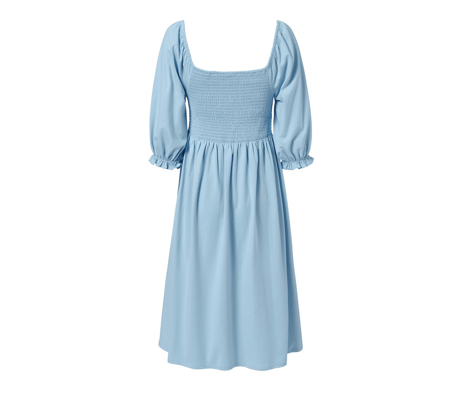 Une robe en jersey bleu clair avec des manches bouffantes et une encolure carrée.