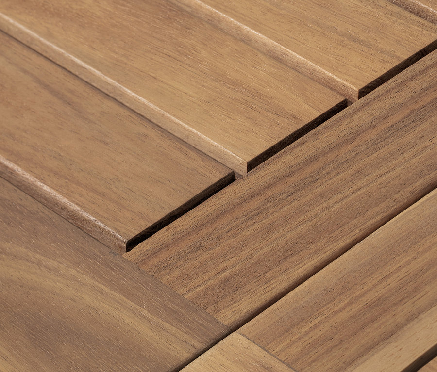 Détail d'une table ronde extensible.