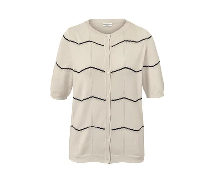 Un cardigan en maille fine à motif ajouré beige.
