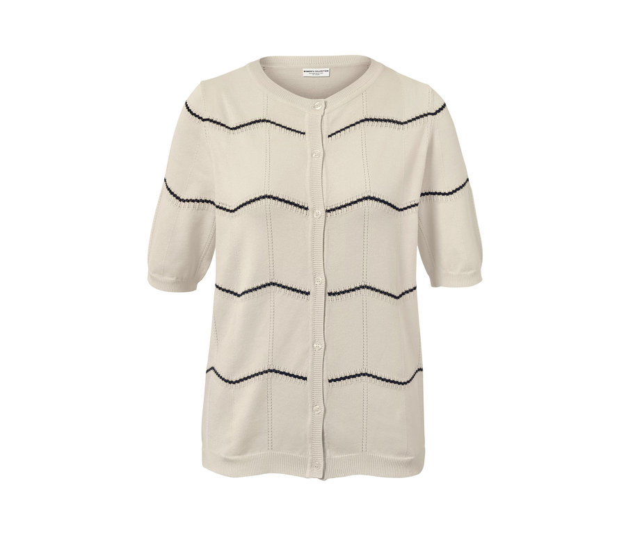 Un cardigan en maille fine à motif ajouré beige.