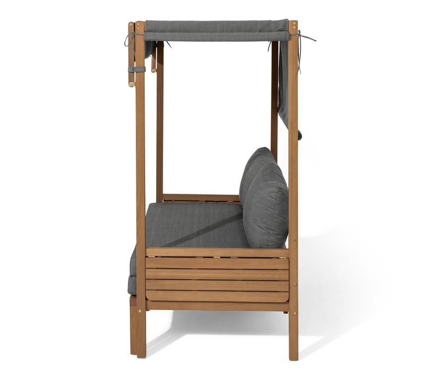 Vue latérale de la chaise de plage Lounge « Tinus » avec repose-pieds extensible et coussins gris.