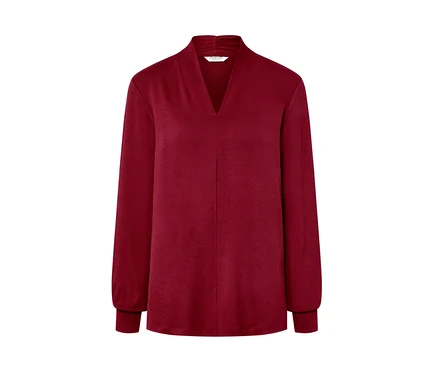 T-shirt manches longues rouge bordeaux avec encolure en V.