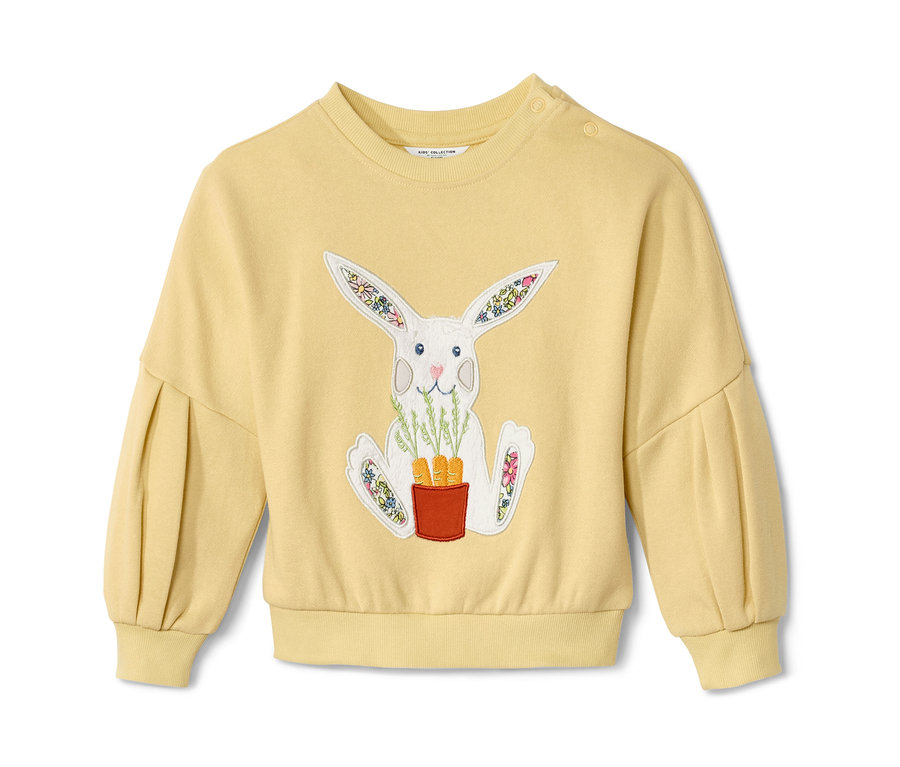 Sweatshirt pour tout-petit jaune avec un appliqué de lapin tenant un pot de carottes.