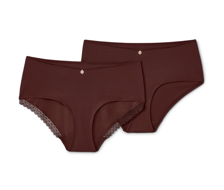 Deux culottes marron.