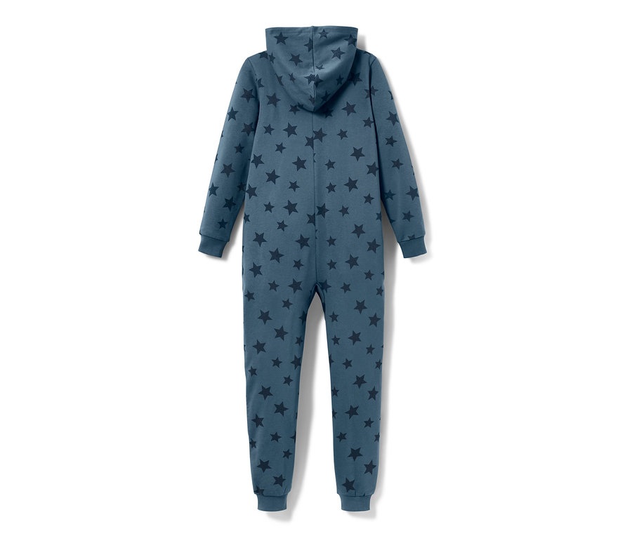 Combinaison d’intérieur bleue pour enfant avec des étoiles.