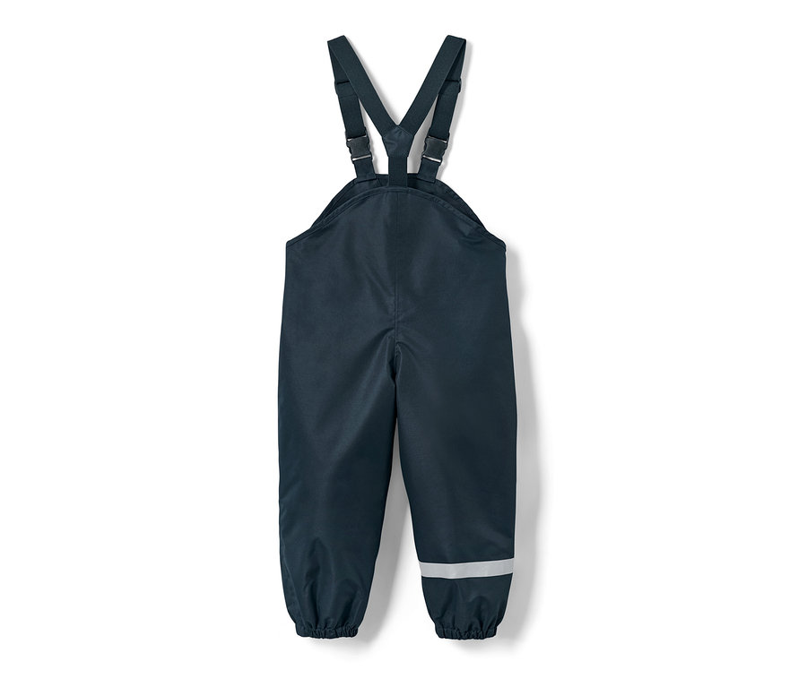 Pantalon de pluie bleu marine pour enfant avec bavette et bande réfléchissante sur la jambe.