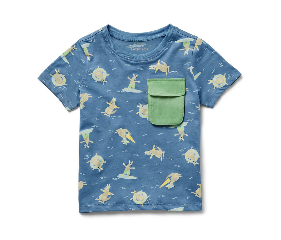 T-shirt pour enfant bleu avec motif animalier et poche verte.