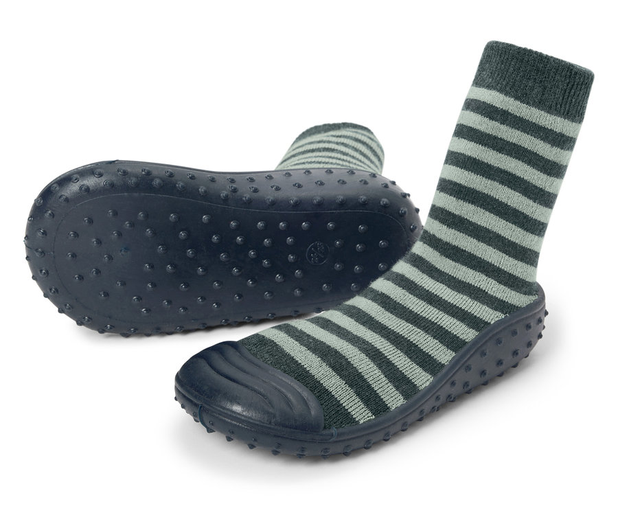 Chaussettes d'intérieur rayées avec semelle antidérapante.