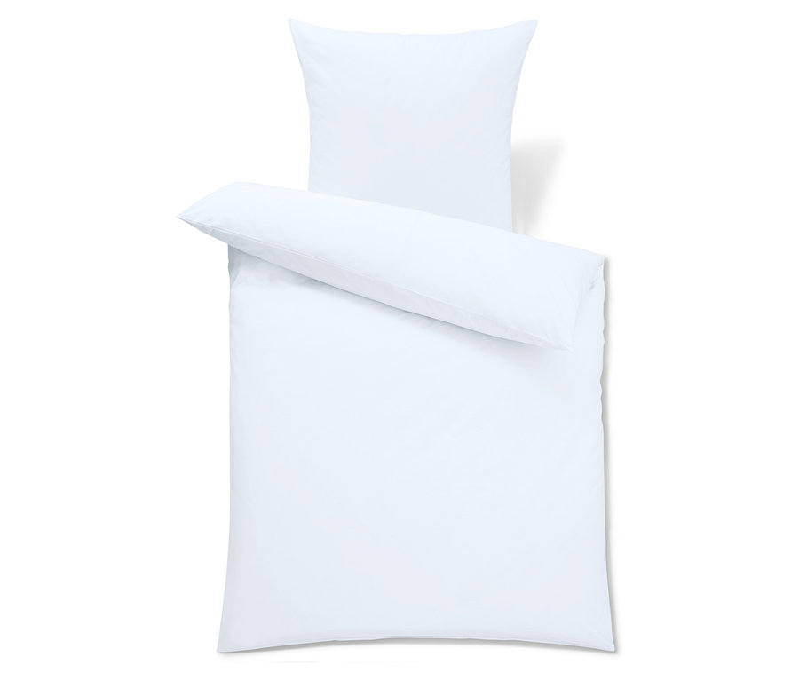 Housses de coussin et de couette blanches.