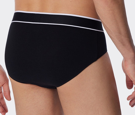 Homme portant 3 slips Rio SCHIESSER avec coton bio, noir.