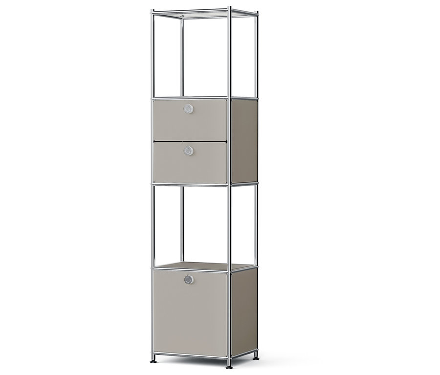 Étagère étroite avec un cadre en métal et trois boîtes beige.