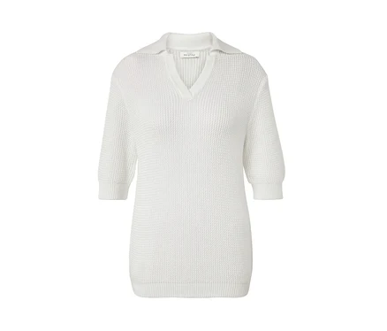 Pull d’été en maille blanc avec manches courtes et col.