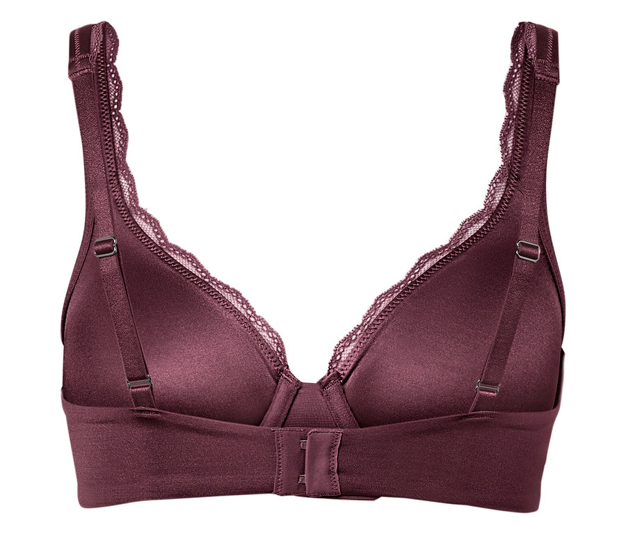 Gros plan d'un soutien-gorge violet avec de la dentelle et fermeture au dos.