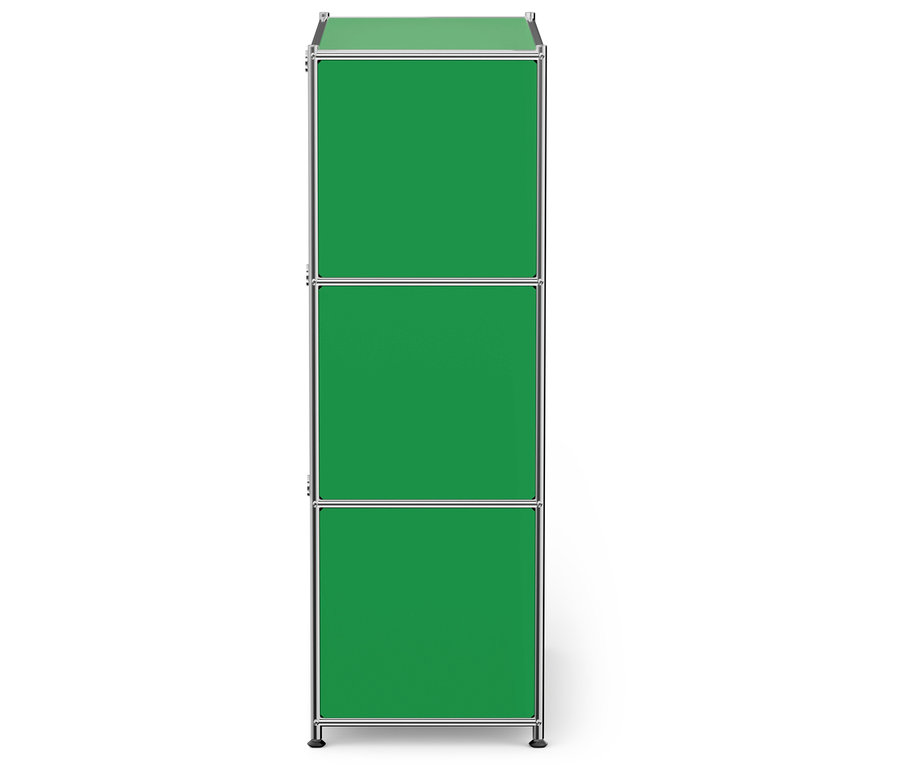 Armoire à trois étages avec panneaux verts et cadre argenté sur fond blanc.