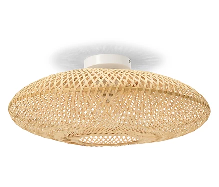 Plafonnier ovale en bambou clair avec support de plafond blanc.