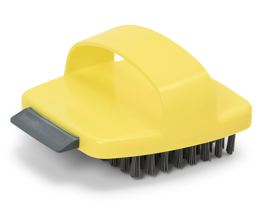 Brosse à récurer jaune avec racloir gris et poils noirs.