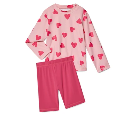Haut rose à manches longues avec motif de coeurs et leggings courts roses.