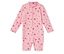Un maillot de bain rose clair à manches longues et à fermeture éclair intégrale est imprimé de cœurs rouges.