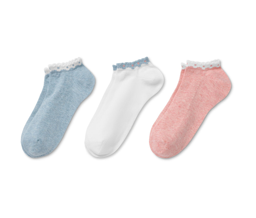 Trois paires de socquettes de sport à bordure fleurie en bleu, blanc et rose.