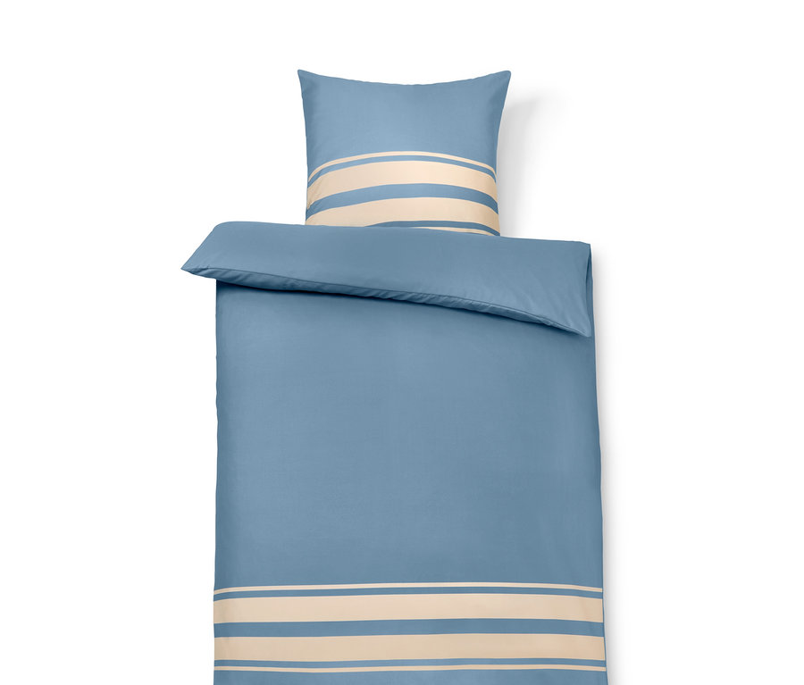 Parure de lit en microfibre bleue avec des rayures crème.
