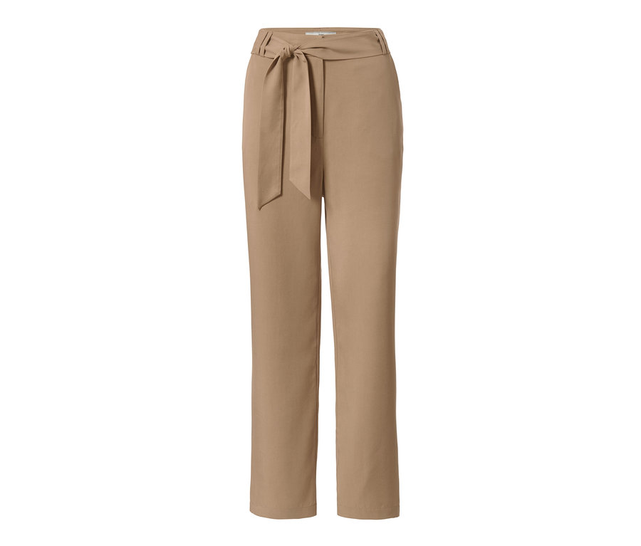 Un pantalon tissé marron avec une ceinture.