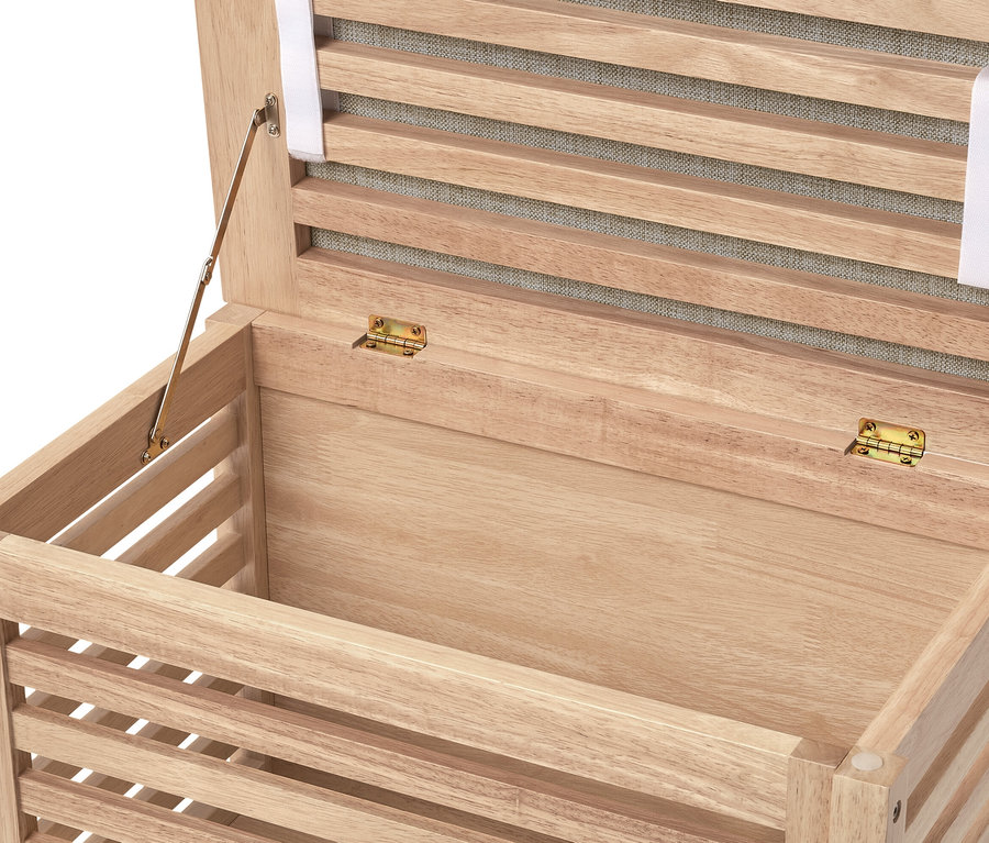 Coffre en bois massif avec coussin ouvert.