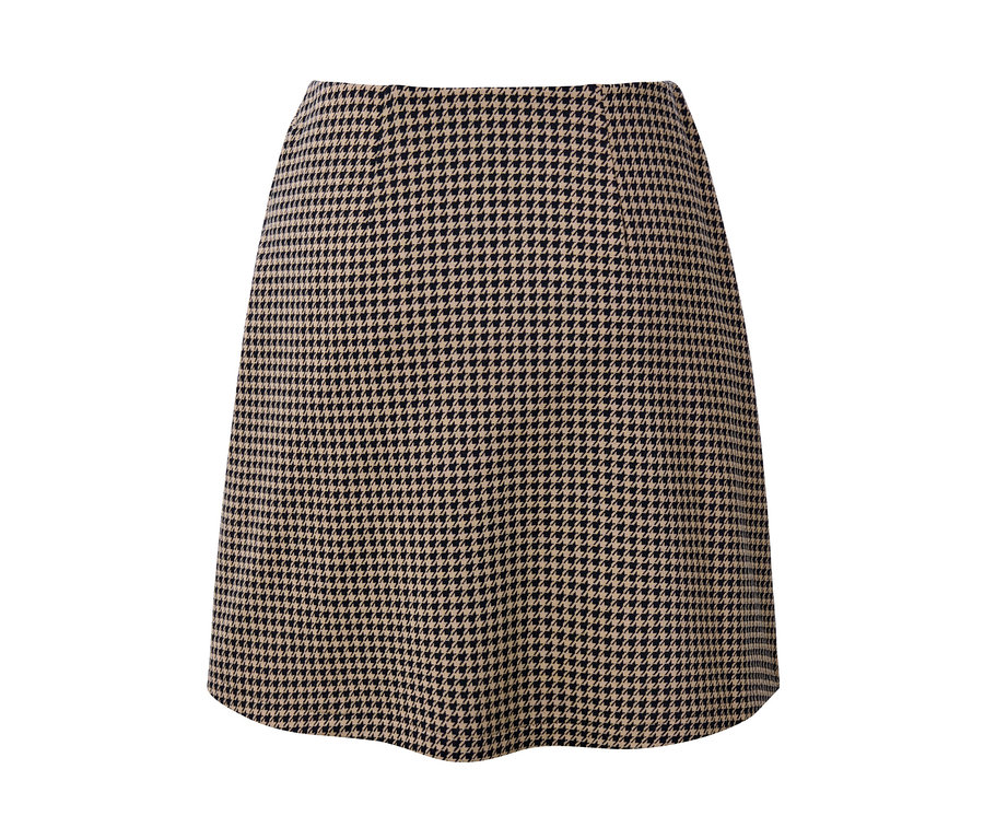 Détail d'une jupe en sweat à motif jacquard pied-de-poule.